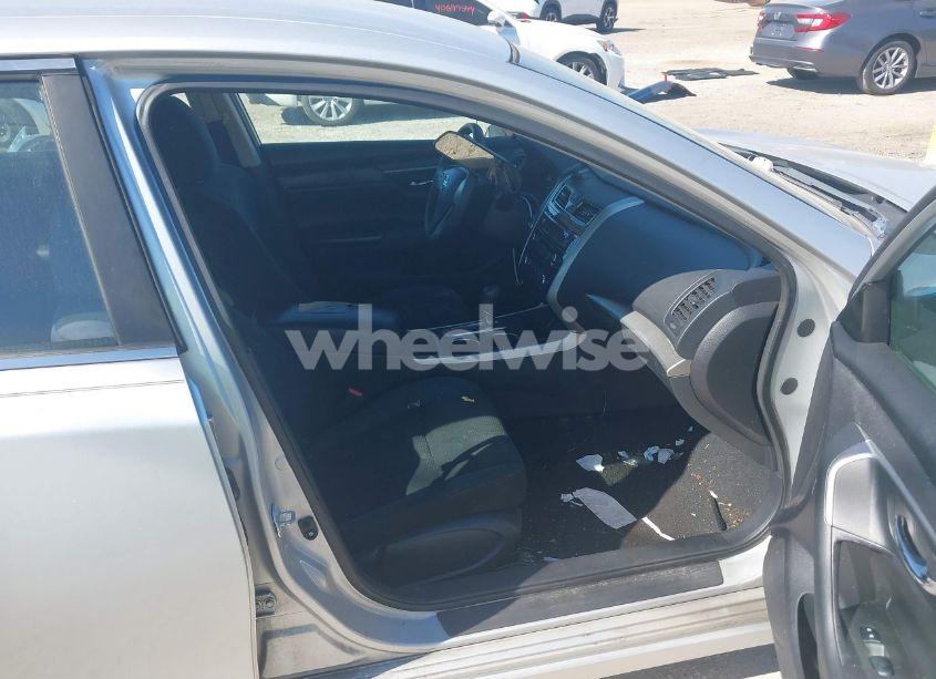 Photo 5 of 2015 Nissan Altima 2.5 (VIN 1N4AL3AP0FC282940)