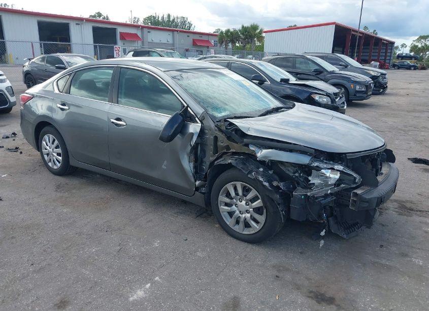 2015 Nissan Altima 2.5/2.5 S/2.5 SL/2.5 SV (VIN 1N4AL3AP0FC457266) main photo