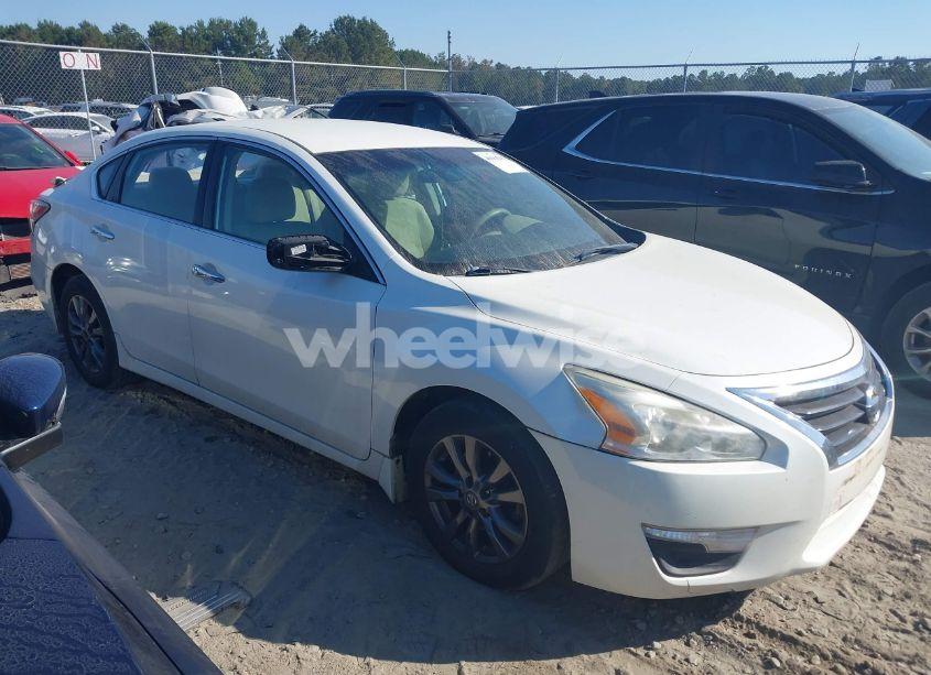 2015 Nissan Altima 2.5 S (VIN 1N4AL3AP0FC476853) main photo