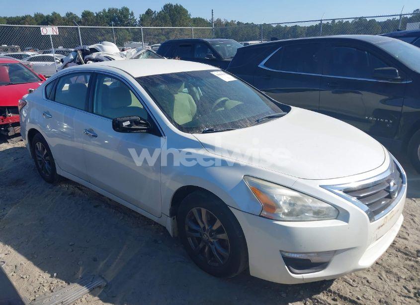Photo 13 of 2015 Nissan Altima 2.5 S (VIN 1N4AL3AP0FC476853)