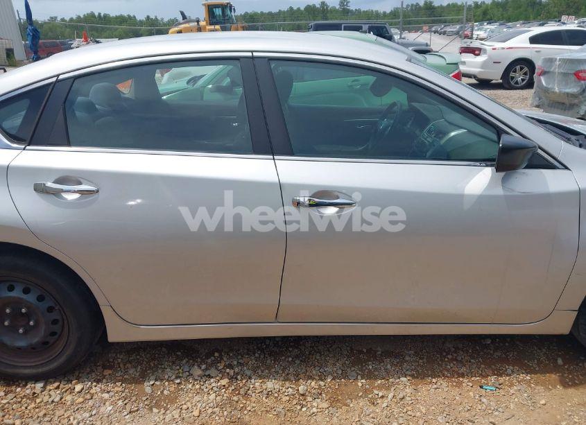 Photo 13 of 2015 Nissan Altima 2.5 S (VIN 1N4AL3AP0FN305122)