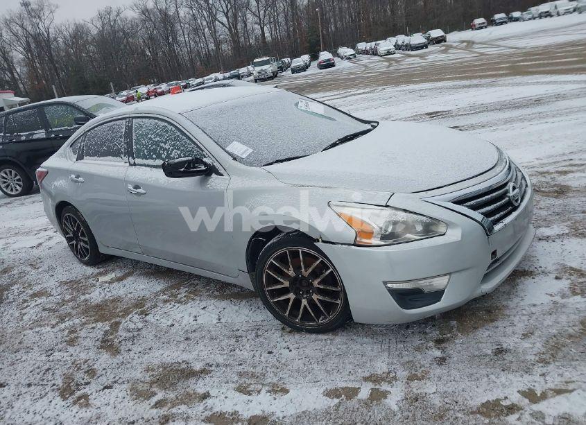 2015 Nissan Altima 2.5/2.5 S/2.5 SL/2.5 SV (VIN 1N4AL3AP0FN324592) main photo