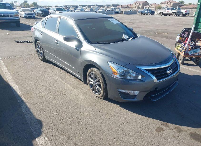 2015 Nissan Altima 2.5 S (VIN 1N4AL3AP0FN913755) main photo