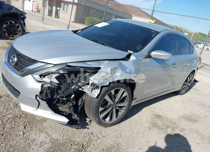 Photo 2 of 2016 Nissan Altima 2.5 SR (VIN 1N4AL3AP0GC113678)