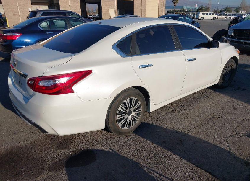 Photo 4 of 2016 Nissan Altima 2.5/2.5 S/2.5 SL/2.5 SR/2.5 SV (VIN 1N4AL3AP0GC157972)