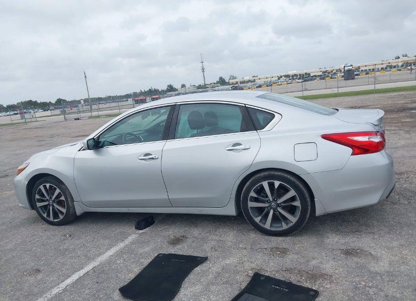 Photo 13 of 2016 Nissan Altima 2.5 SR (VIN 1N4AL3AP0GC221380)