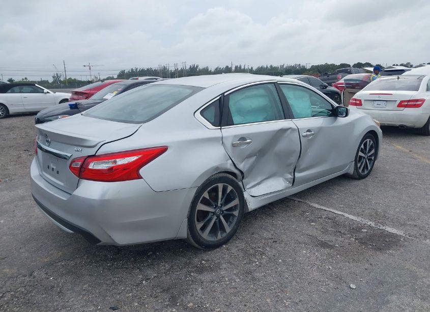 Photo 4 of 2016 Nissan Altima 2.5 SR (VIN 1N4AL3AP0GC221380)