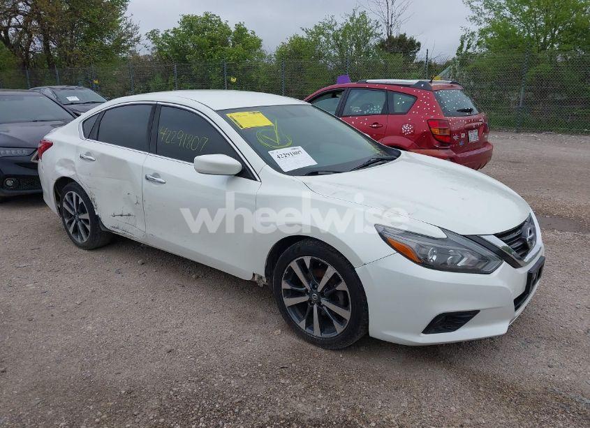 2016 Nissan Altima 2.5 SR (VIN 1N4AL3AP0GC262074) main photo