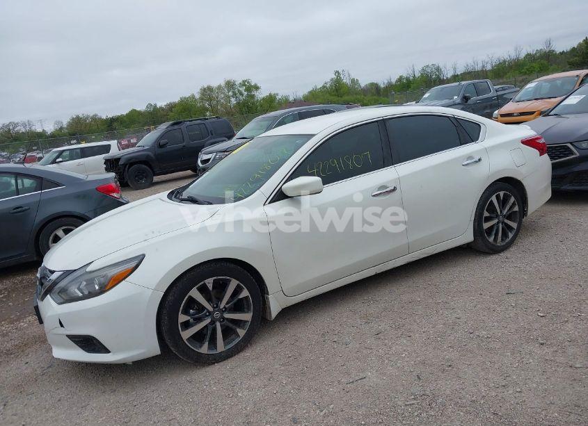 Photo 2 of 2016 Nissan Altima 2.5 SR (VIN 1N4AL3AP0GC262074)