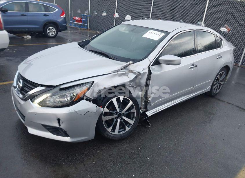 Photo 2 of 2016 Nissan Altima 2.5 SR (VIN 1N4AL3AP0GC263676)