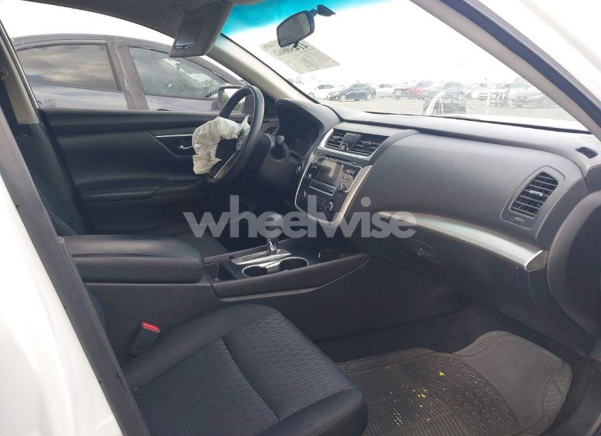 Photo 5 of 2016 Nissan Altima 2.5/2.5 S/2.5 SL/2.5 SR/2.5 SV (VIN 1N4AL3AP0GN327087)