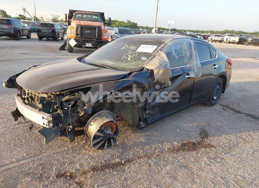 Photo 2 of 2017 Nissan Altima 2.5 SV (VIN 1N4AL3AP0HC131759)