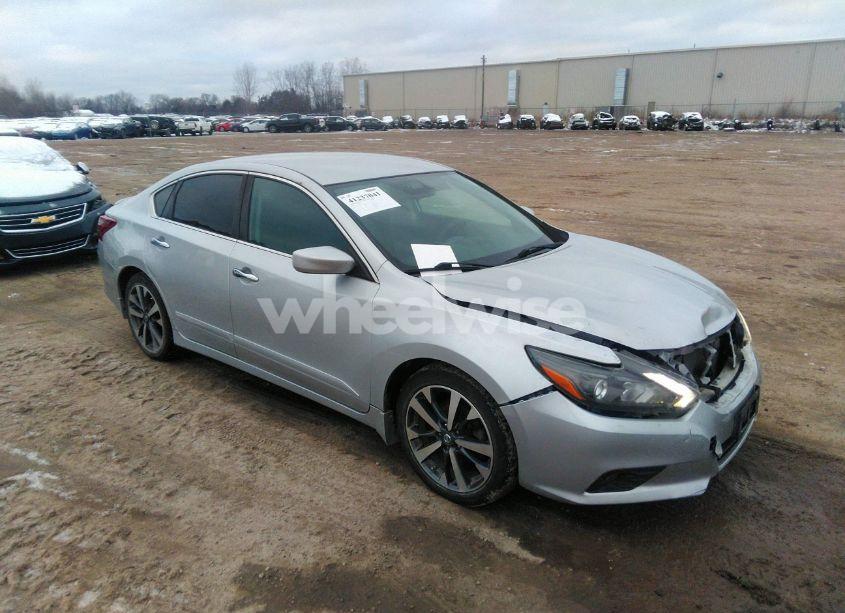 2017 Nissan Altima 2.5 SR (VIN 1N4AL3AP0HC135844) main photo