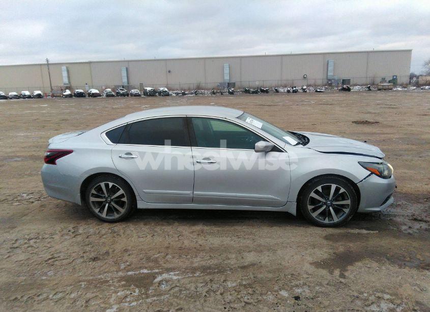 Photo 13 of 2017 Nissan Altima 2.5 SR (VIN 1N4AL3AP0HC135844)