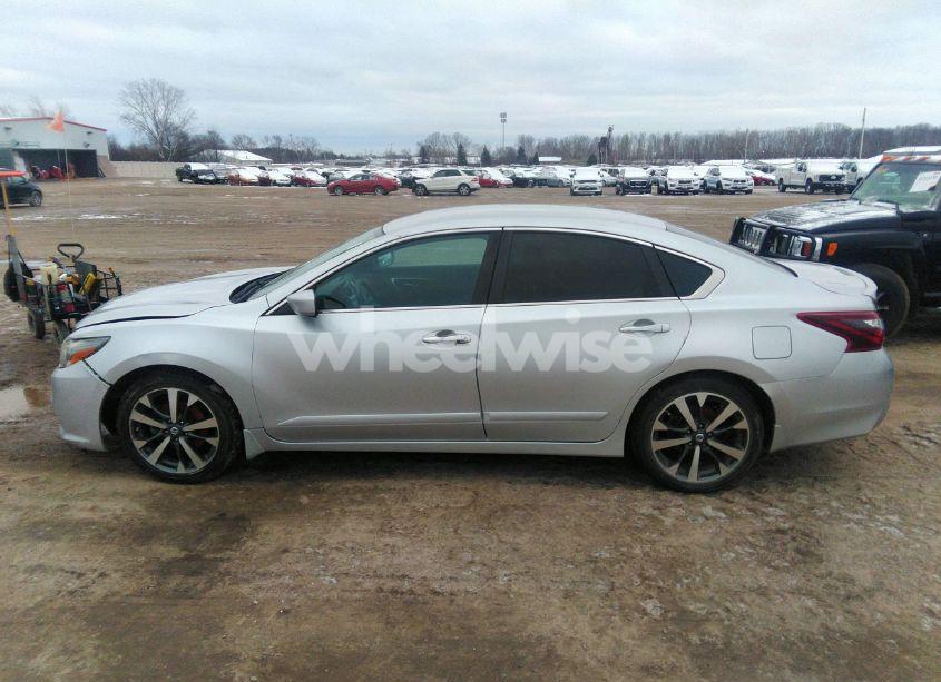 Photo 14 of 2017 Nissan Altima 2.5 SR (VIN 1N4AL3AP0HC135844)