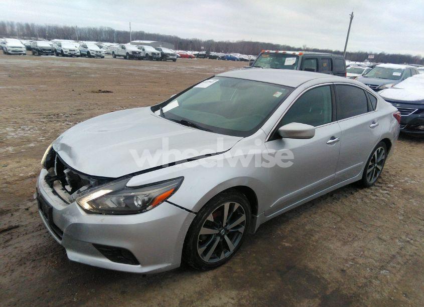 Photo 2 of 2017 Nissan Altima 2.5 SR (VIN 1N4AL3AP0HC135844)