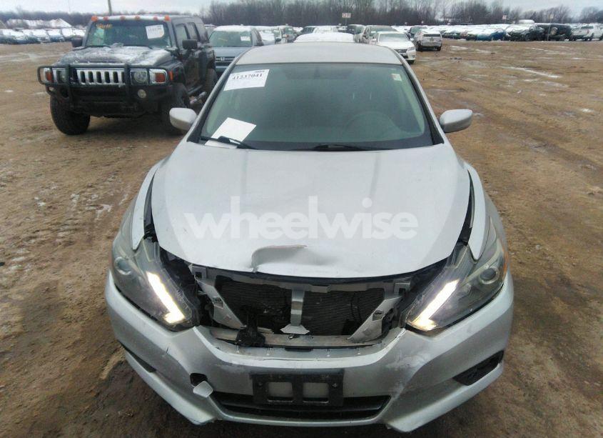 Photo 6 of 2017 Nissan Altima 2.5 SR (VIN 1N4AL3AP0HC135844)