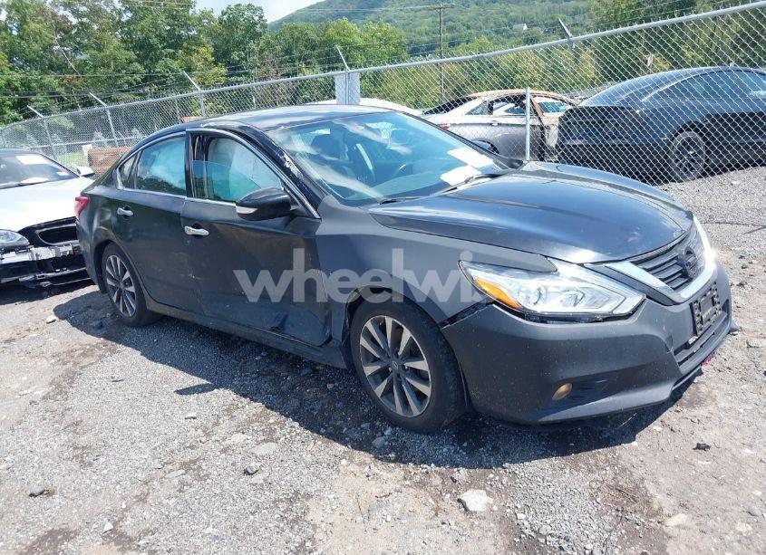 2017 Nissan Altima 2.5 SV (VIN 1N4AL3AP0HC144575) main photo