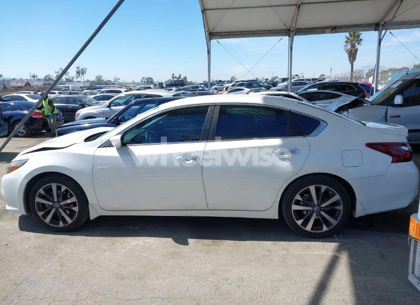 Photo 14 of 2017 Nissan Altima 2.5 SR (VIN 1N4AL3AP0HC154247)