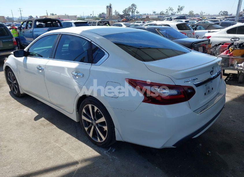 Photo 3 of 2017 Nissan Altima 2.5 SR (VIN 1N4AL3AP0HC154247)