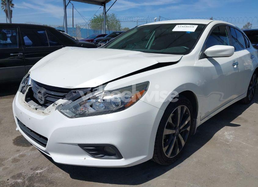 Photo 6 of 2017 Nissan Altima 2.5 SR (VIN 1N4AL3AP0HC154247)