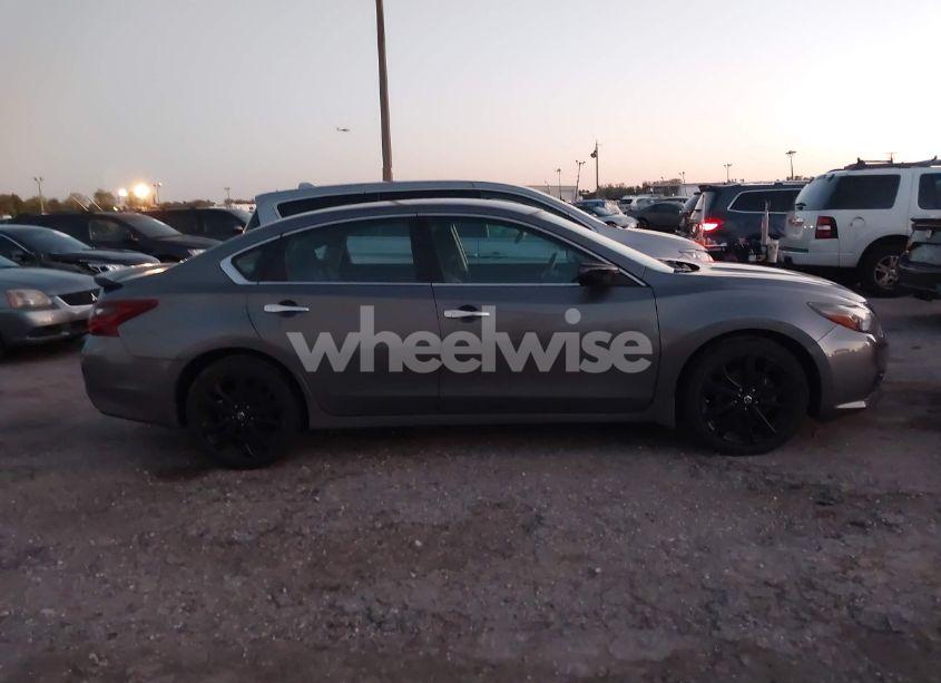 Photo 13 of 2017 Nissan Altima 2.5 SR (VIN 1N4AL3AP0HC179603)