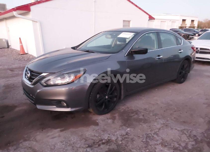 Photo 2 of 2017 Nissan Altima 2.5 SR (VIN 1N4AL3AP0HC179603)