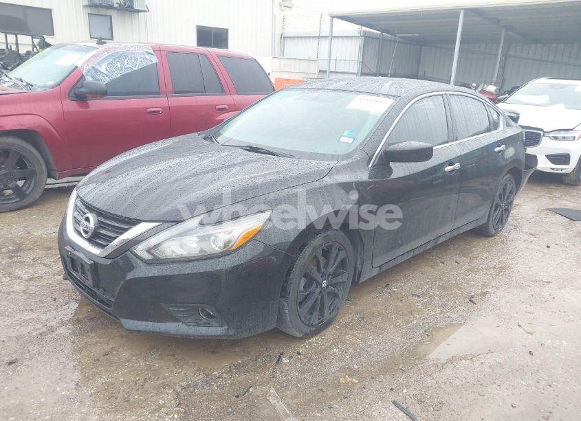 Photo 2 of 2017 Nissan Altima 2.5 SR (VIN 1N4AL3AP0HC188558)