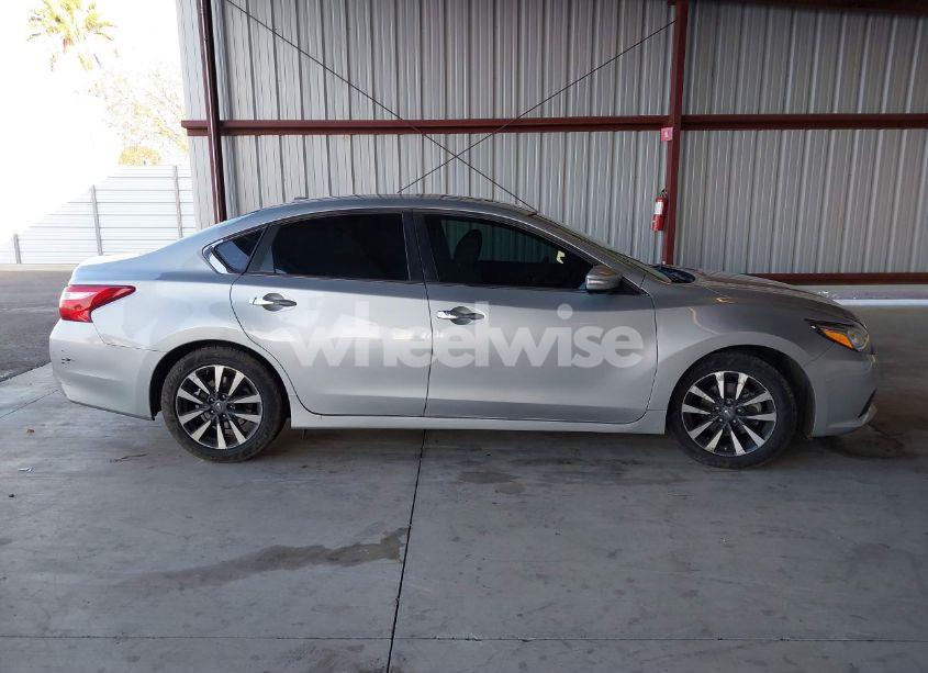 Photo 13 of 2017 Nissan Altima 2.5/2.5 S/2.5 SL/2.5 SR/2.5 SV (VIN 1N4AL3AP0HC211904)