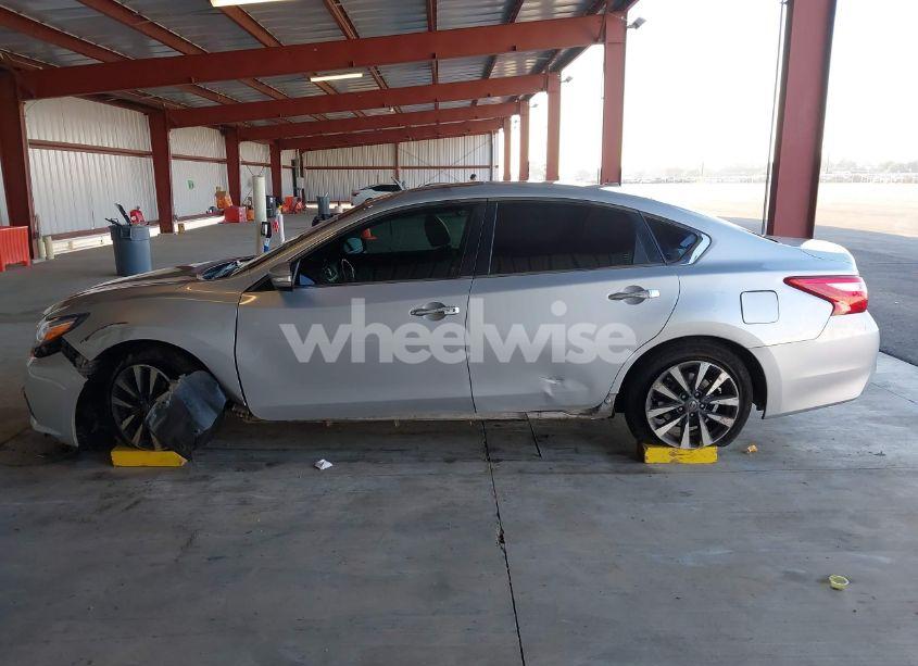 Photo 14 of 2017 Nissan Altima 2.5/2.5 S/2.5 SL/2.5 SR/2.5 SV (VIN 1N4AL3AP0HC211904)