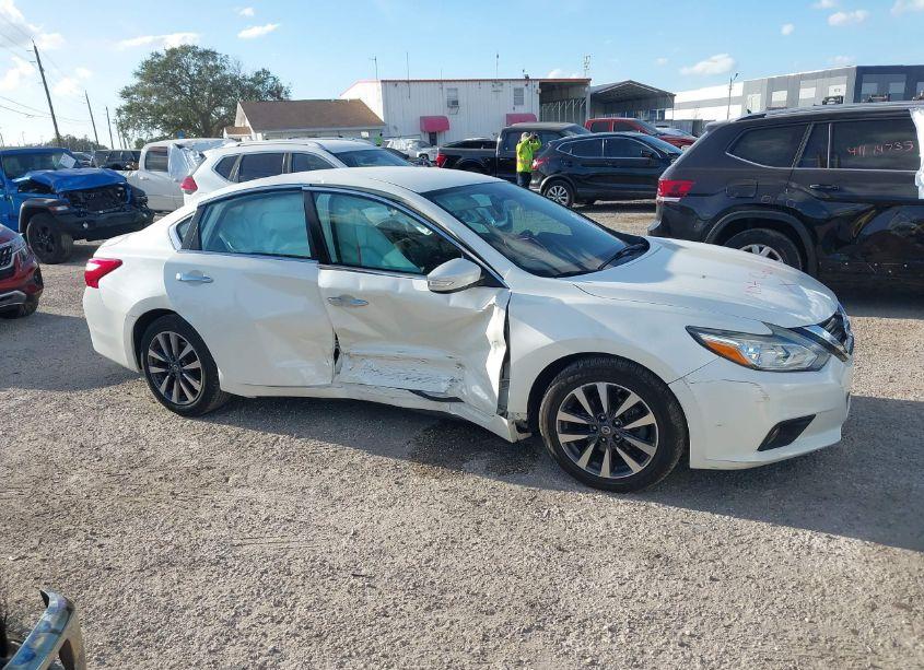 Photo 13 of 2017 Nissan Altima 2.5 SL (VIN 1N4AL3AP0HC225995)