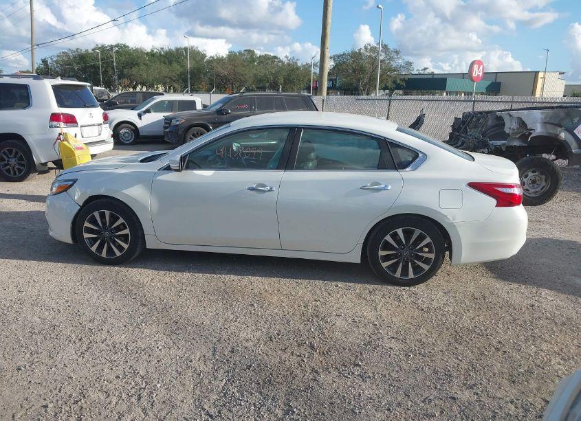 Photo 14 of 2017 Nissan Altima 2.5 SL (VIN 1N4AL3AP0HC225995)