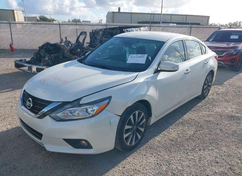 Photo 2 of 2017 Nissan Altima 2.5 SL (VIN 1N4AL3AP0HC225995)