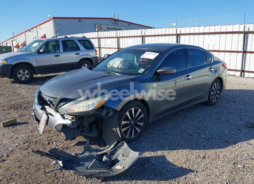 Photo 2 of 2017 Nissan Altima 2.5 SV (VIN 1N4AL3AP0HC257720)