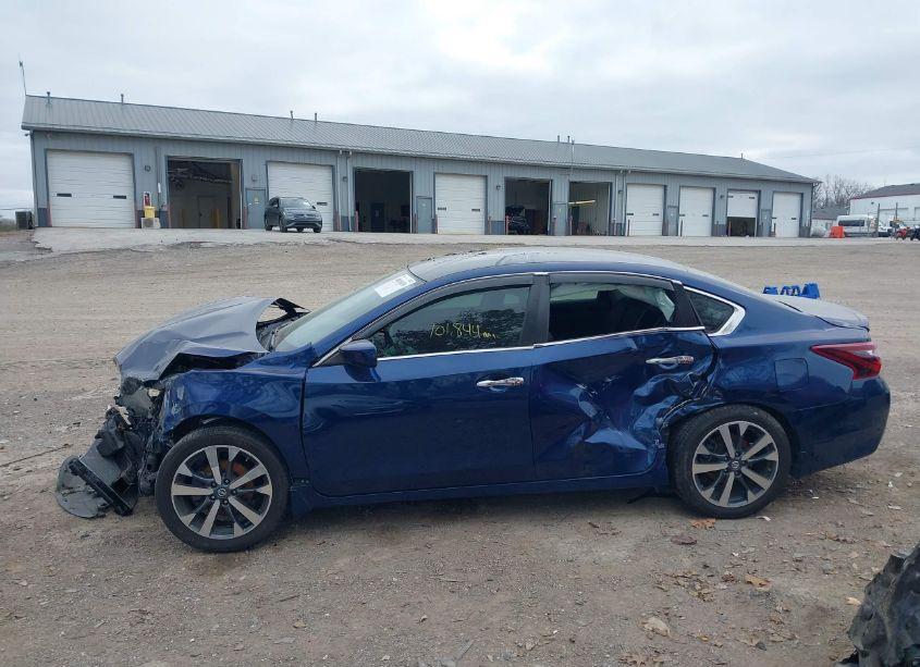 Photo 15 of 2017 Nissan Altima 2.5 SR (VIN 1N4AL3AP0HC261234)