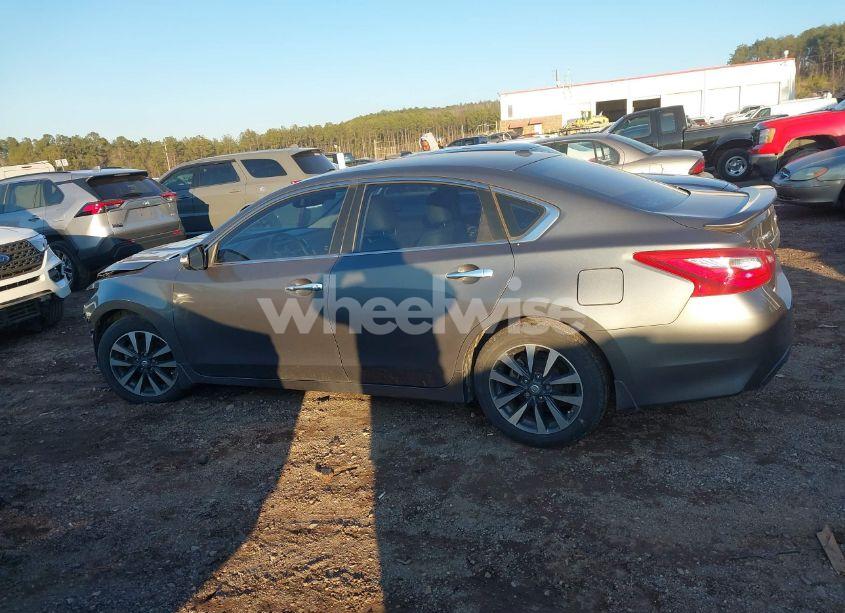 Photo 15 of 2017 Nissan Altima 2.5 SL (VIN 1N4AL3AP0HC267194)