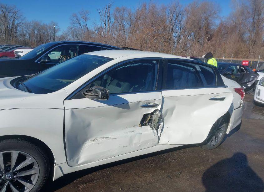 Photo 6 of 2017 Nissan Altima 2.5 SV (VIN 1N4AL3AP0HC284237)