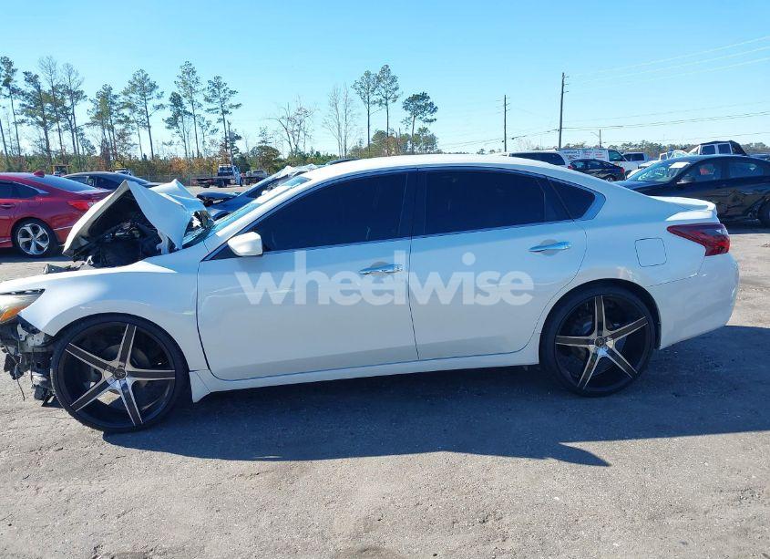 Photo 13 of 2017 Nissan Altima 2.5 SR (VIN 1N4AL3AP0HC483661)