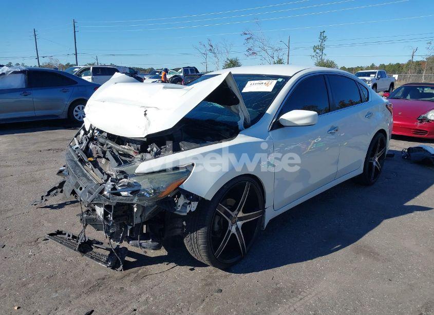 Photo 2 of 2017 Nissan Altima 2.5 SR (VIN 1N4AL3AP0HC483661)