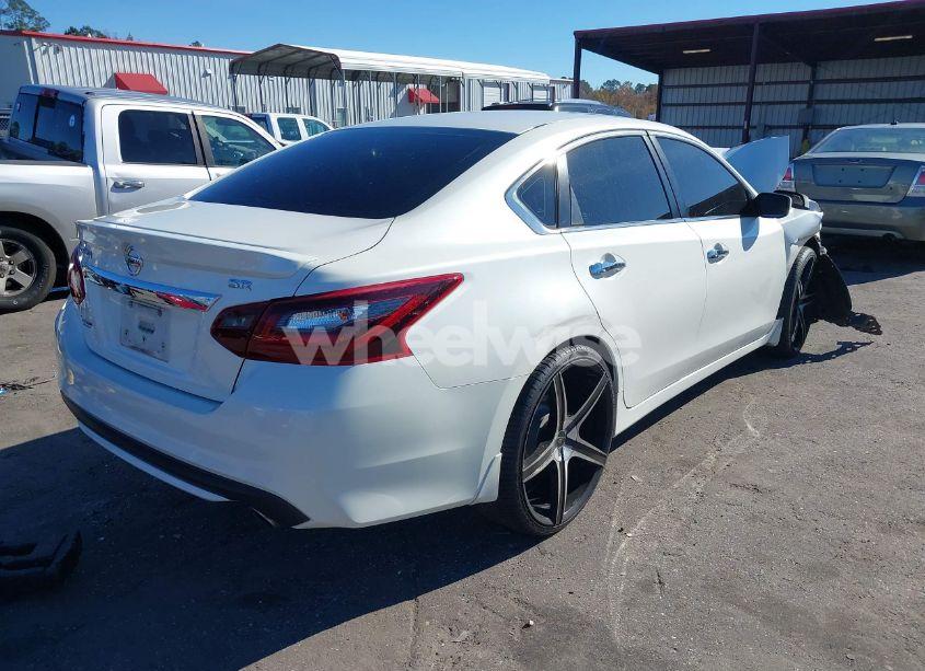 Photo 4 of 2017 Nissan Altima 2.5 SR (VIN 1N4AL3AP0HC483661)