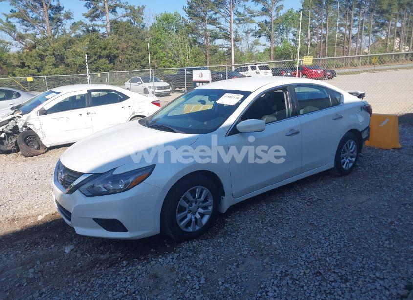 Photo 2 of 2017 Nissan Altima 2.5 SR (VIN 1N4AL3AP0HC492795)