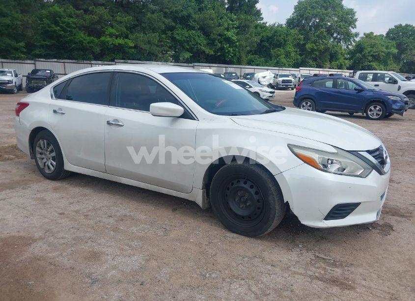 2017 Nissan Altima 2.5 S (VIN 1N4AL3AP0HN320092) main photo