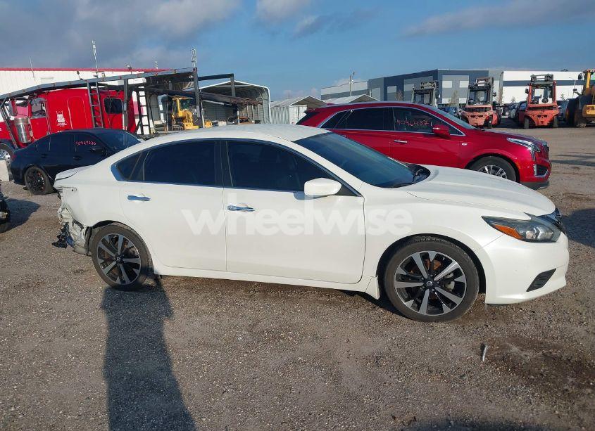 Photo 14 of 2018 Nissan Altima 2.5 SR (VIN 1N4AL3AP0JC109766)