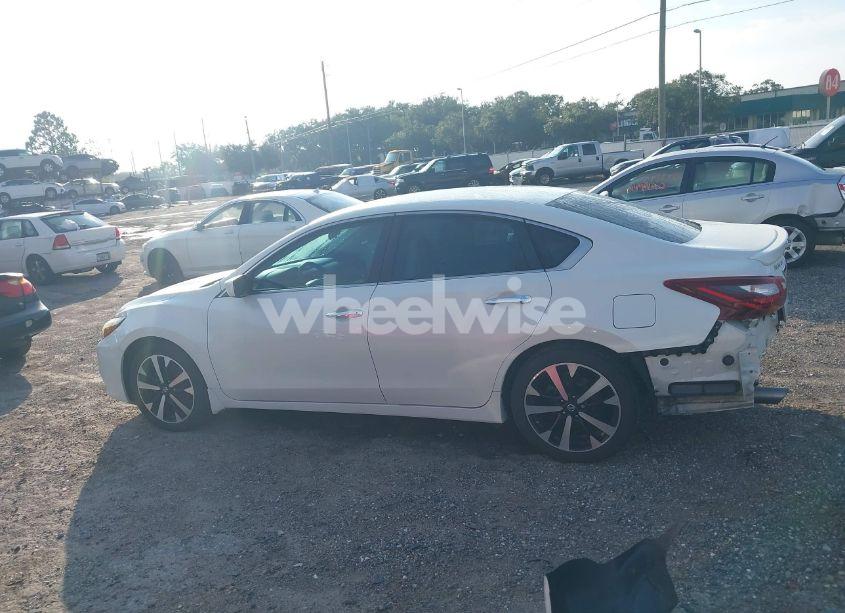 Photo 15 of 2018 Nissan Altima 2.5 SR (VIN 1N4AL3AP0JC109766)