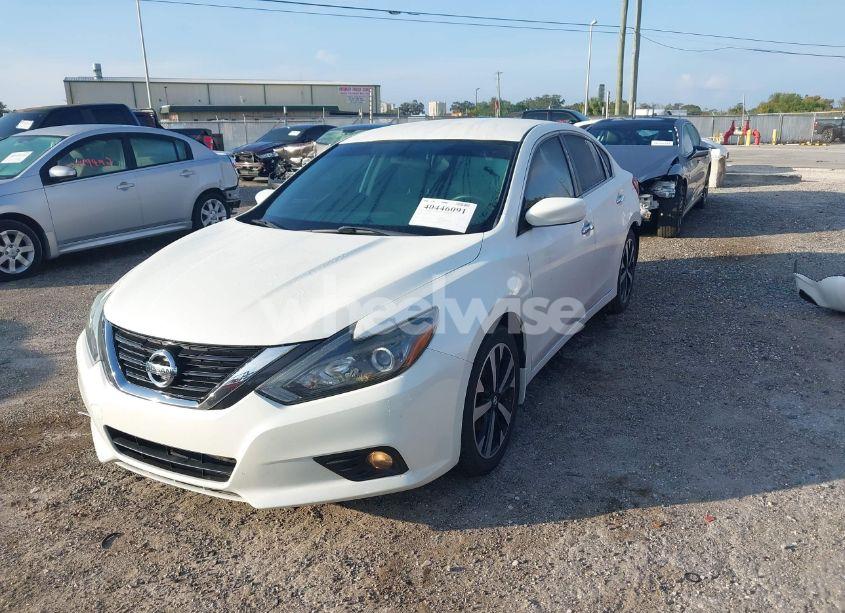 Photo 2 of 2018 Nissan Altima 2.5 SR (VIN 1N4AL3AP0JC109766)