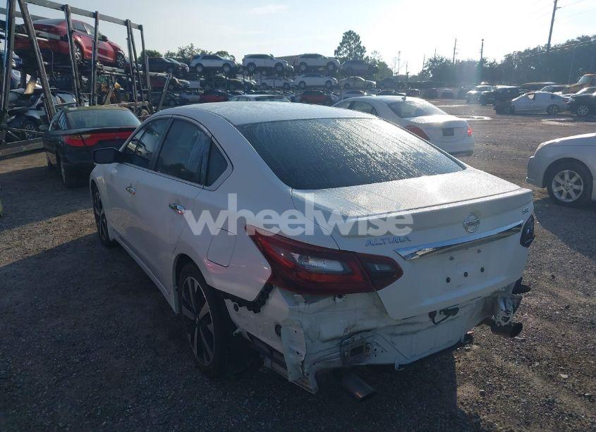 Photo 3 of 2018 Nissan Altima 2.5 SR (VIN 1N4AL3AP0JC109766)