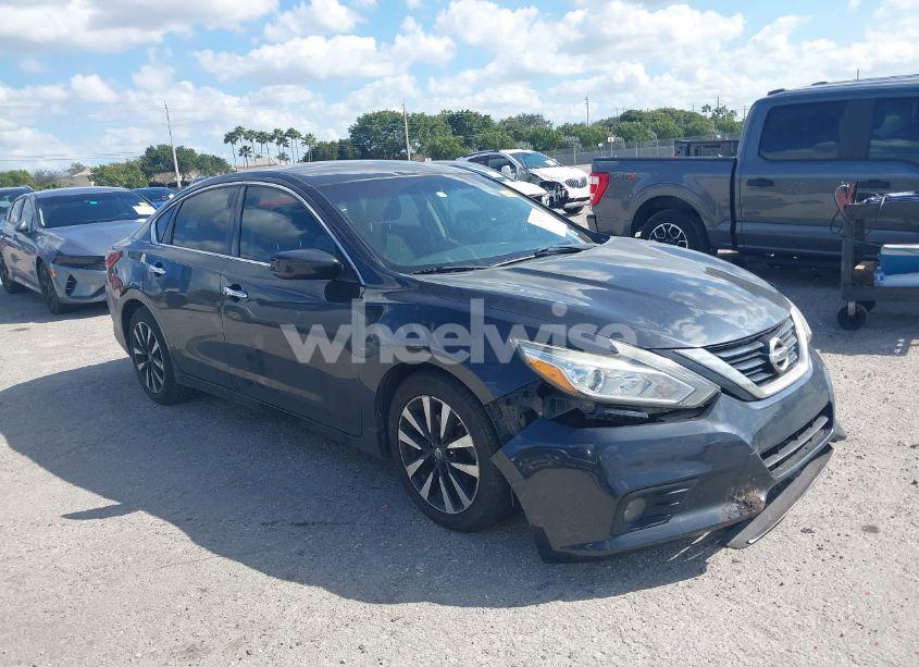 2018 Nissan Altima 2.5 SV (VIN 1N4AL3AP0JC121495) main photo