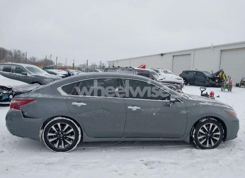 Photo 13 of 2018 Nissan Altima 2.5 SL (VIN 1N4AL3AP0JC136949)