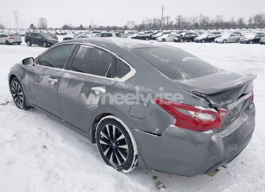 Photo 3 of 2018 Nissan Altima 2.5 SL (VIN 1N4AL3AP0JC136949)