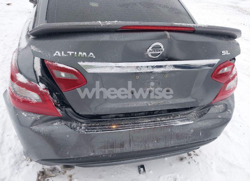 Photo 6 of 2018 Nissan Altima 2.5 SL (VIN 1N4AL3AP0JC136949)